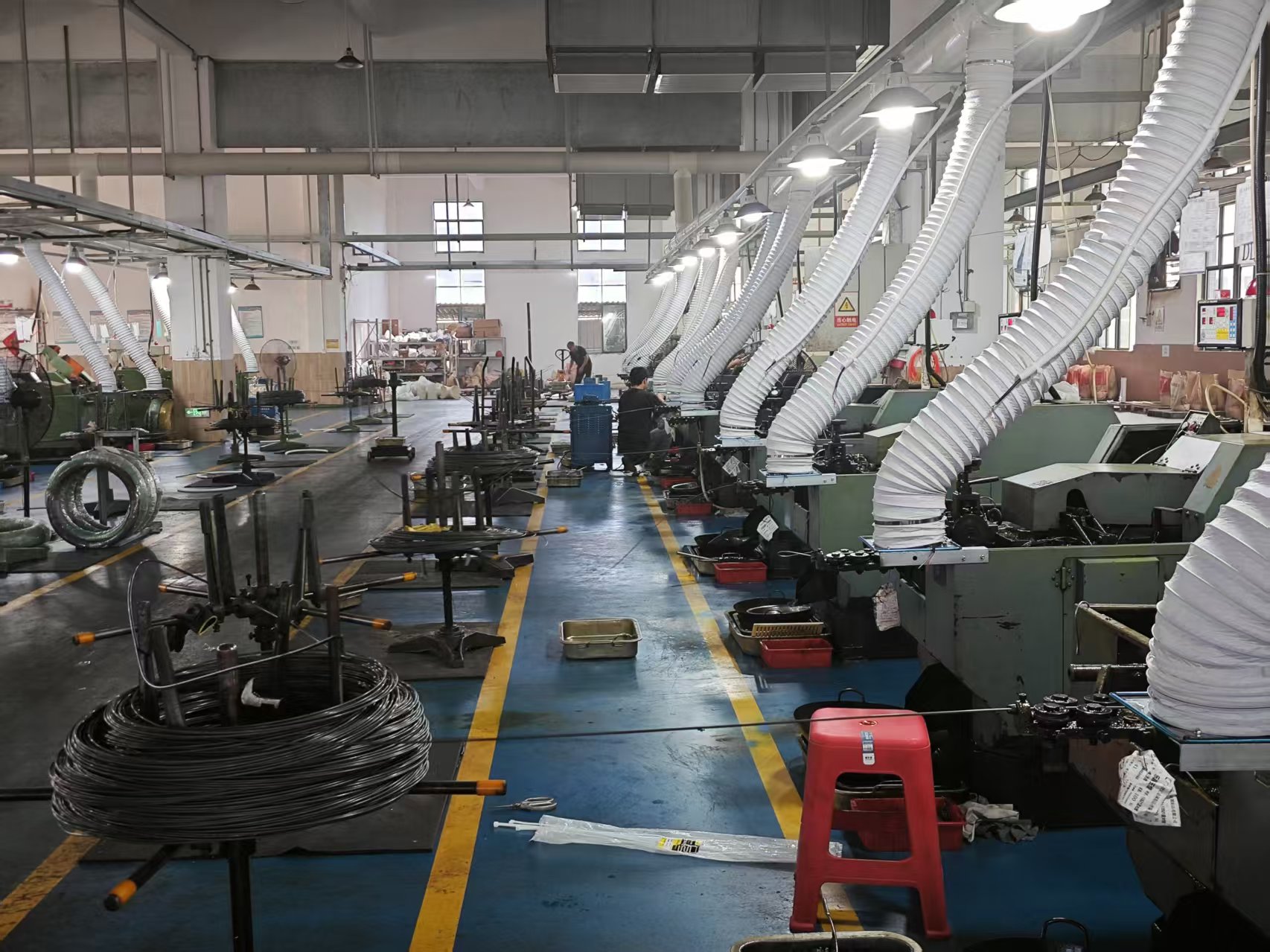 Automatic high-strength bolt production line workshop